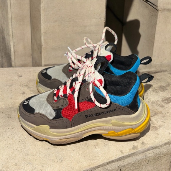 Balenciaga triple s low top sneakers. - Picture 1 of 6